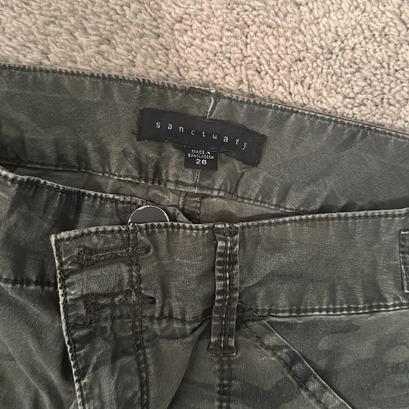 Sanctuary women’s camo cargo pants size 26 drawstring ankle. Stretch fabric - Picture 3 of 4